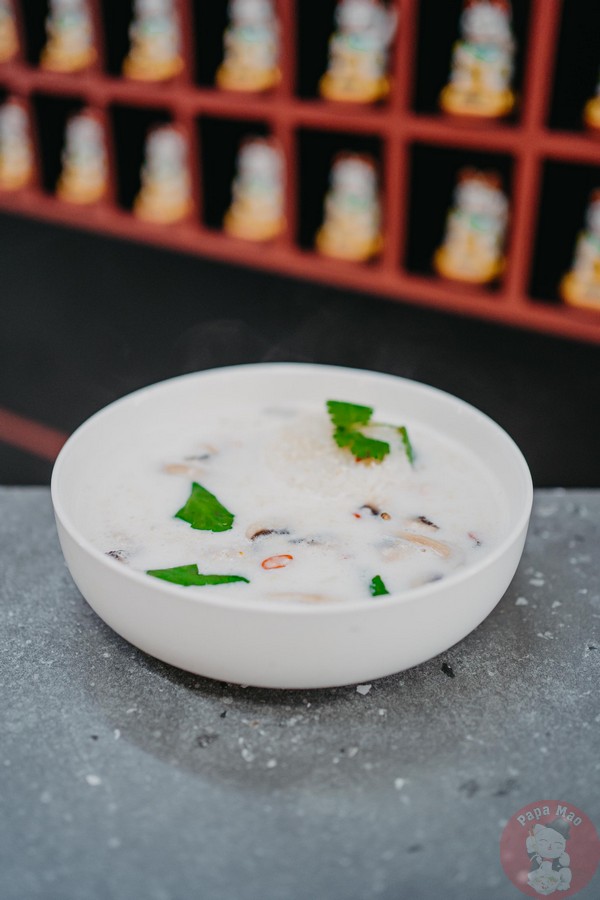 Том Кха с курицей